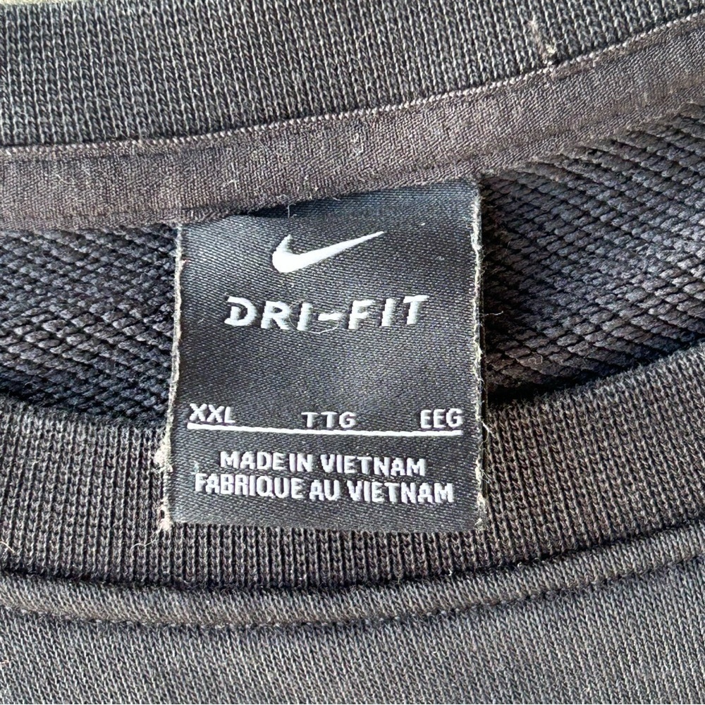 Nike Men's Black Sweater with Red and Blue Accents - Picture 7 of 10